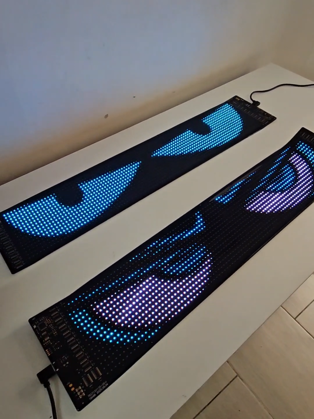 Ojitos Led Disponibles🥳 #ojosled #accesoriosparacoche #furgonescolombianos #lujos #camiones 