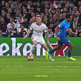 Toni Kroos – Pura Classe em Campo… ⚡ #tonikroos  #football #craque #skills