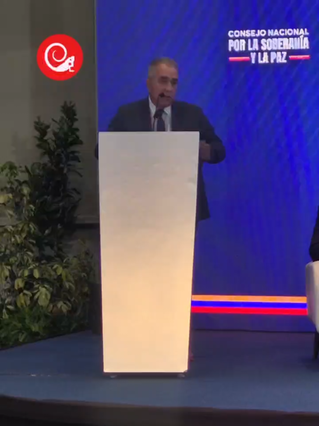 “Somos uno solo en defensa de Venezuela”, fueron las palabras del diputado Luis Eduardo Martínez durante su intervención en el Consejo Nacional por la Soberanía y la Paz: capítulo comunicación, que se celebró en los espacios culturales del Teatro Teresa Carreño.  Acotó que Venezuela no solo está siendo amenazada con un arsenal de guerra, sino que también ha estado bajo las sanciones económicas que han boicoteado la cotidianidad del venezolano en los últimos 10 años, además de toda la matriz mediática que atenta contra la moralidad.  “Esa guerra solo se puede derrotar en la más irrestricta unidad nacional”, reiteró. #laiguanatv #fyp #noticias #venezuela🇻🇪 