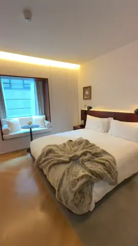 THE ROOFTOP?! some people want a big family... I just wanna see all the 5 star hotels in the world with the loml 😭💘 we never had the moeny to travel growing up but I'll never forget one specific time we had a really bad incidient at a motel 8, so now when I check into a luxury hotel, it's really my I made it moment 😭😭  If you're looking for a Barcelona hotels this is truly one of the best, welcome to 📍Edition Barcelona!  Things I LOVED - customer service was truly a 10/10  - The location was fabulous!!!!  - The rooftop is insane gorgeous  - It smells like a DREAM  Cons: You won't smell like @LE LABO Fragrances after you leave and you'll truly get use to it 😭  Booked with @Hotels.com new Save Your Way feature!! You can choose to now save your One Key Cash or use it on the spot! @expedia @Marriott Bonvoy @Marriott Hotels  - #hotels #barcelona #spain #travel #traveltips 