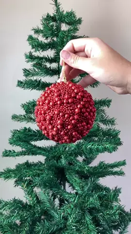 Árvore de Natal 1,80m com 540 Galhos – Luxo e Realismo para Sua Decoração.  Transforme o seu Natal em um momento ainda mais especial com esta árvore ideal para quem busca beleza, qualidade e sofisticação na decoração. Entre em contato para informações de envios.  #natal #decoração #luxo #realismo #like 