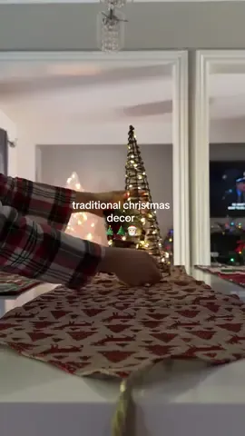 just reminding you that traditional christmas decor is always the route! ✨🙂‍↕️ my girl @jessie got me excited with her posts #chrismtas #christmastiktok #traditionaldecor #christmasdecor #christmas2025 