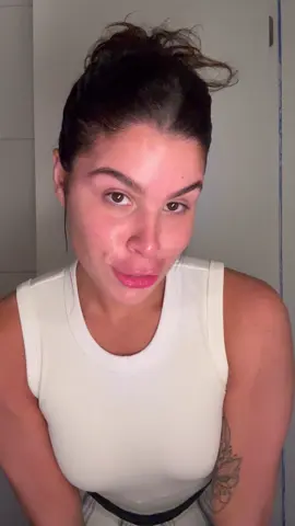 Descobrindo e cuidando do ponto T, aquele que dá prazer quando bem hidratado 🧴 A nova Espuma Air Foam da @ceravebrasil chegou para equilibrar a pele: até 8h de controle de oleosidade e 24h de hidratação com a tecnologia exclusiva Glycolysine, desenvolvida com dermatologistas. Agora sim, é glow de verdade, não oleosidade! #CeraVeAirFoamBR #LimpezaCeraVe #CeraVeSkinCare #Publicidade