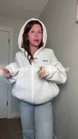 If you love a good sweatshirt, why don’t you already have this @Comfrt cloud zip!!! It’s replaced my morning robe at this point it’s so cozy and comfy #oversizedhoodie #comfrthoodie #tiktokshopcreatorpicks 