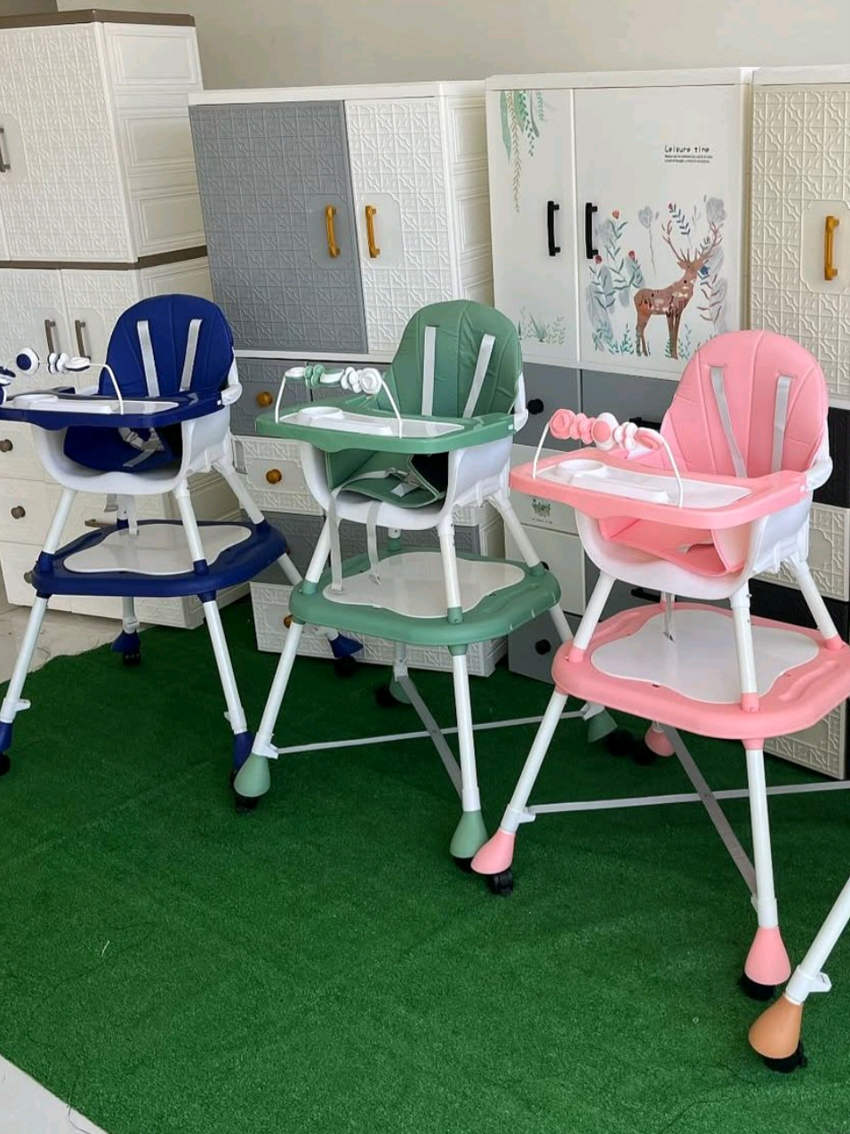 Silla Comedor 3 en 1 Multifuncional 😍 | Comodidad, Seguridad y Entretenimiento para tu Bebé 💥Incluye bloques y 8 pinceles de colores. 🎨 Set de marcadores, para que tu bebé explore su creatividad. 🧩 Bloques de construcción, ideales para el desarrollo motriz y la imaginación. 🔔  ✅ Recomendado para bebés de 6 meses a 5 años. DISPONIBLE EN COLORES: 🔹 Azul 🔹 Rosado 🔹 Verde  ✨ beige  La trona infantil cuenta con una estructura piramidal de gran estabilidad y 4 cubrepiés antideslizantes para mejorar la estabilidad y proteger el suelo de arañazos.  #sillacomedor #sillacomedorparabebe #comedoraltoparabebe #comedorparabebe5en1 #comedorescritoriodebebe 