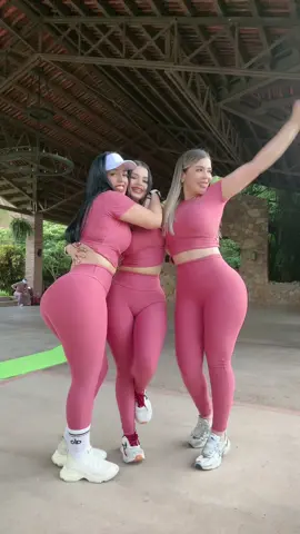 #solbeautyandcare #solleon #yoga #honduras #girls el trío dinámico coral 🩷  