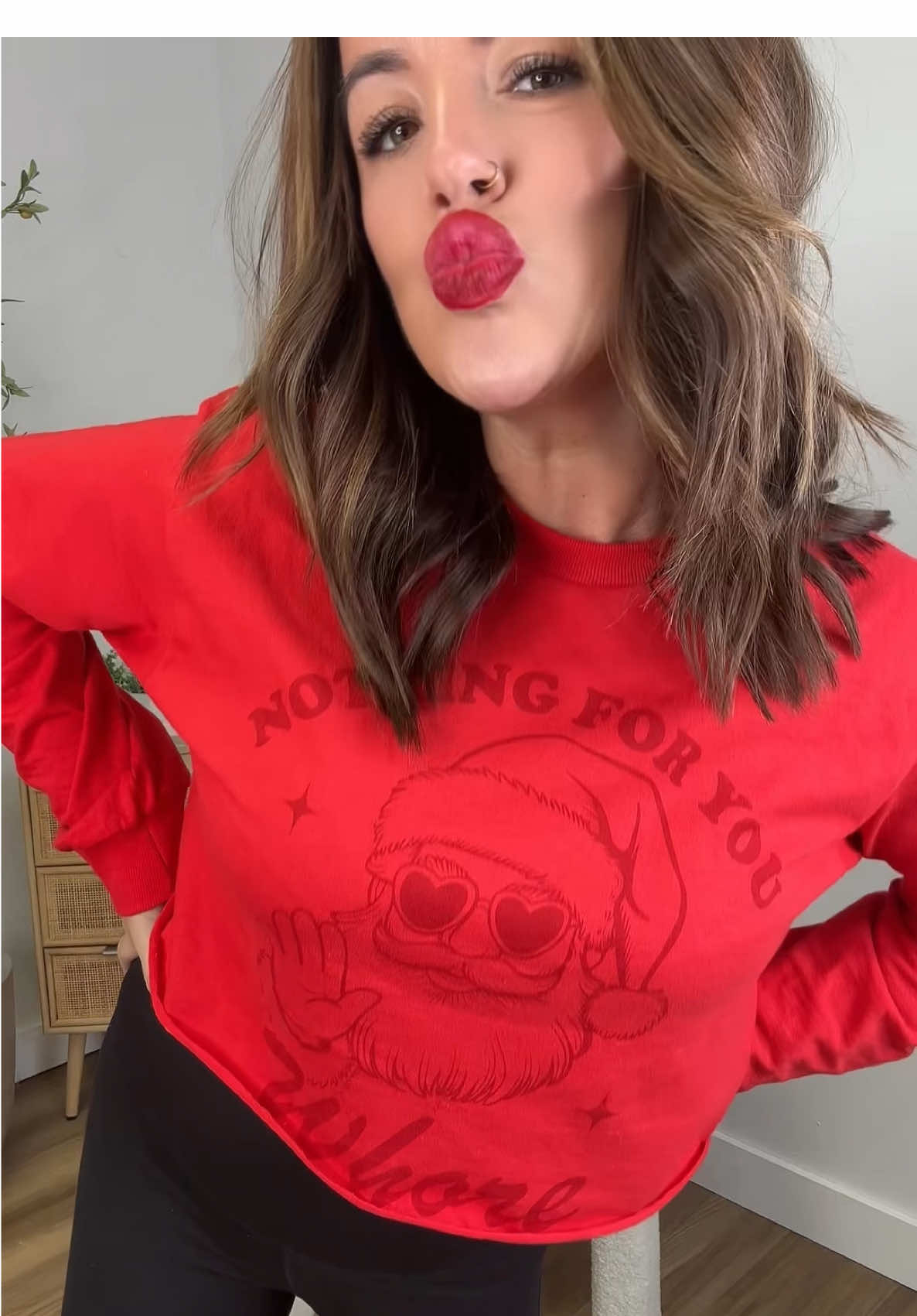 Santa Paws called — he said your graphic tee slays. 🤌🏼❤️ #viral #graphictees #holidays #fallfashion #boutique 