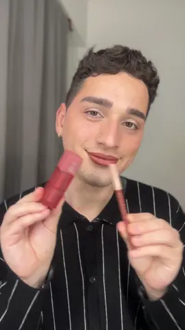 💋 I kiss for fun, it’s fun to kiss 😚 Dos de los nuevos lanzamientos de @Maybelline NY en un lip combo superior 🔥 ✨ Teddy Tint tono 15 ✨ Lifter Liner tono Player #maybelline #lipcombo #makeup #maquillaje #teddytint 💄💋