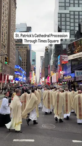 The Eucharistic Procession brought a sense of calm and devotion to Midtown today. It was fascinating to witness a timeless tradition meeting the energy of modern New York ❤️🕊️✨🙏