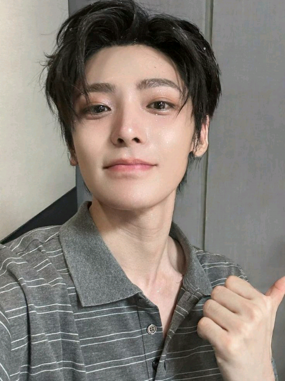 kalo ini mah hidup berantakan juga gapapa, kalo kalian gimana hidupnya, selama ada #houminghao侯明昊  ?😭🔥#neohou侯明昊 #fypppp #aktorchina #chinesse 