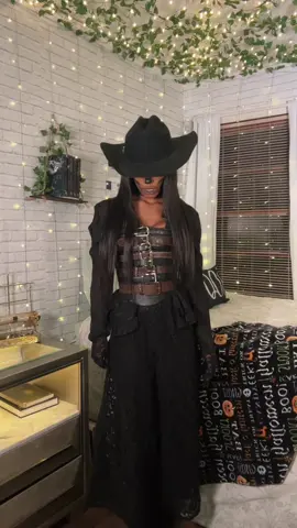 one of my fav Halloween looks #skeleton#cowgirl#halloweencostume#halloween2025 