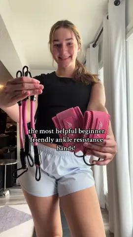This workout set it so perfect and pink making working out so much more fun! 💕🏋🏻#resistancebands #athomeworkout #beginnerfriendlyworkout #gluteworkout #fyp  