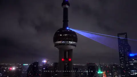 Thượng Hải, bạn thật là đi trước thời đại! Bạn phải trông chừng bao nhiêu người uống Mixue Bingcheng trong một đêm! #CantonTower #shanghai #xuhuong #xuhuong #xuhuongtiktok 