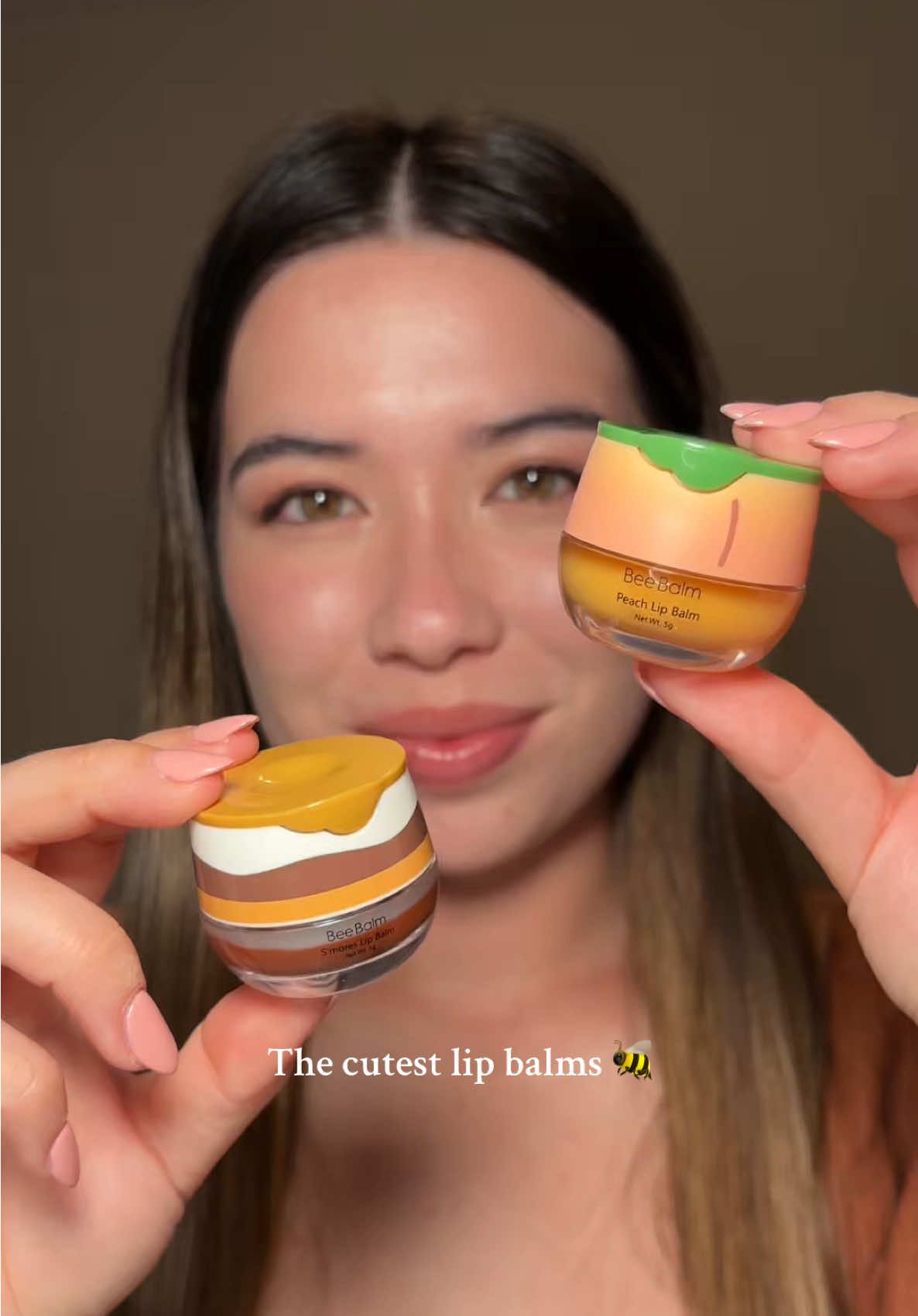 These lip balms come with the cutest applicators and the yummiest scents, and they’re so hydrating!  I got the Peach and S’mores Balms from @mybeebalm and I apply a little during the day for a little lip balm touch-up, and I apply more at night for a lip mask feel, I absolutely love them 🐝 #lipbalm #beebalm #lipmask #cutemakeup #lipcare 