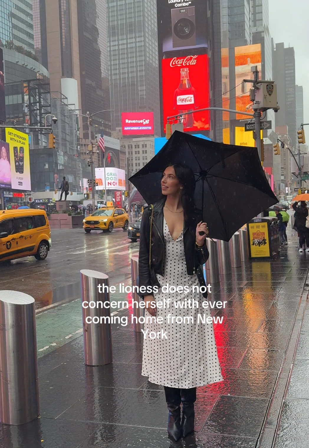 can’t and won’t!! #newyorkcity #nyc #lioness #funny #girl 