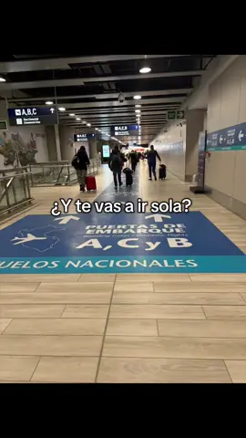 Con miedo, pero con más ganas de vivir nuevas experiencias 💫 Esto es una señal para empacar tus miedos y convertirlos en experiencias 💛 #CuscoPeru #ViajarSola #SueñosCumplidos #travel 