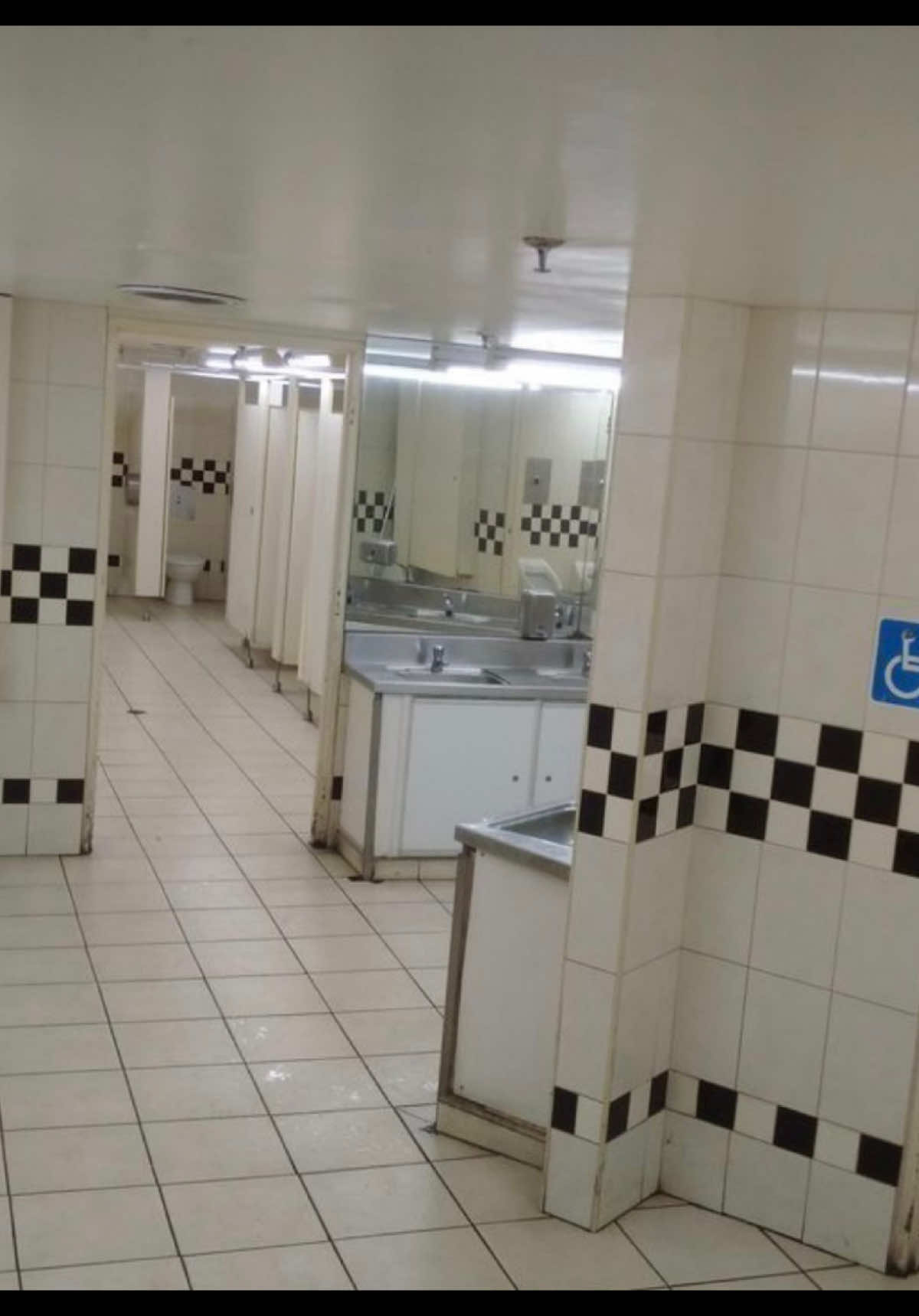 Empty ⌛️                                                     #liminalspaces #backrooms #fyp #targetaudience #zyxcba 