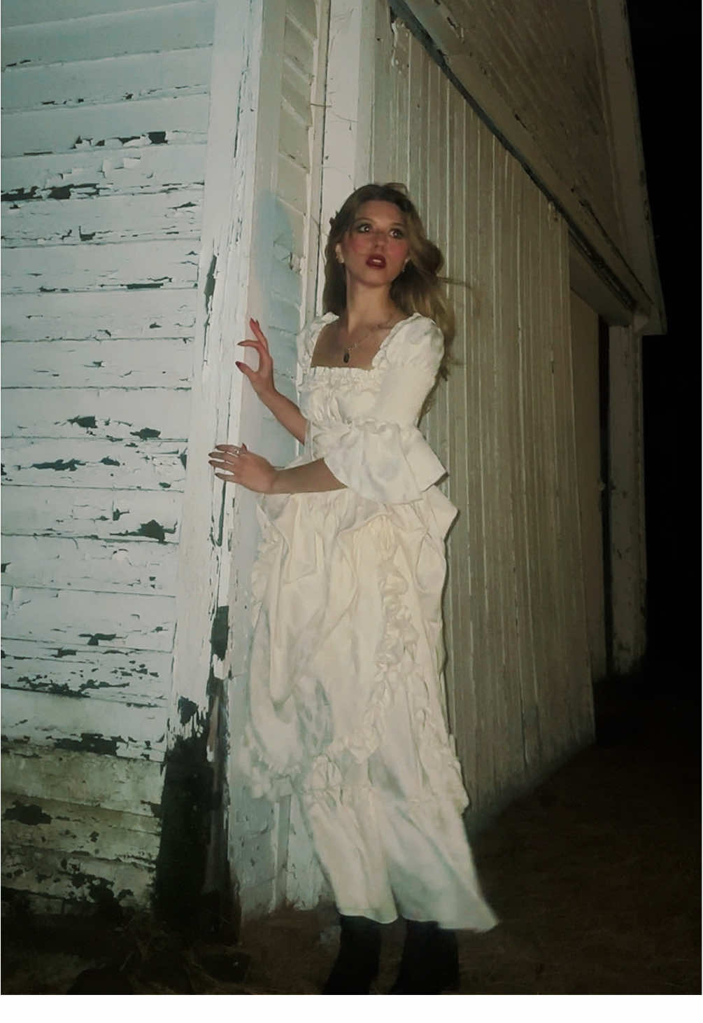 Oh, to be a frightened woman in a white dress fleeing from a menacing house or supernatural entity on a 1970s gothic romance paperback #halloween #vintagehorror #spookyseason #fypシ 