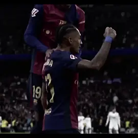 وسط كل هؤلاء النجوم يمكن رؤيتك بوضوح يا رافينيا   #barcelona  #fyp   #foryou   #tiktok 