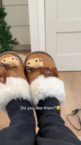 I worked hard to make these hello kitty slippers❤️‍🩹 #hellokittyfinds #hellokittyandfriends 