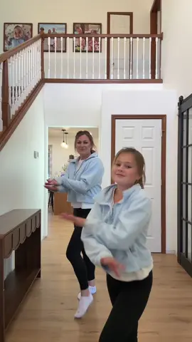 Vibing w/ my built-in bestie (and twin)✨