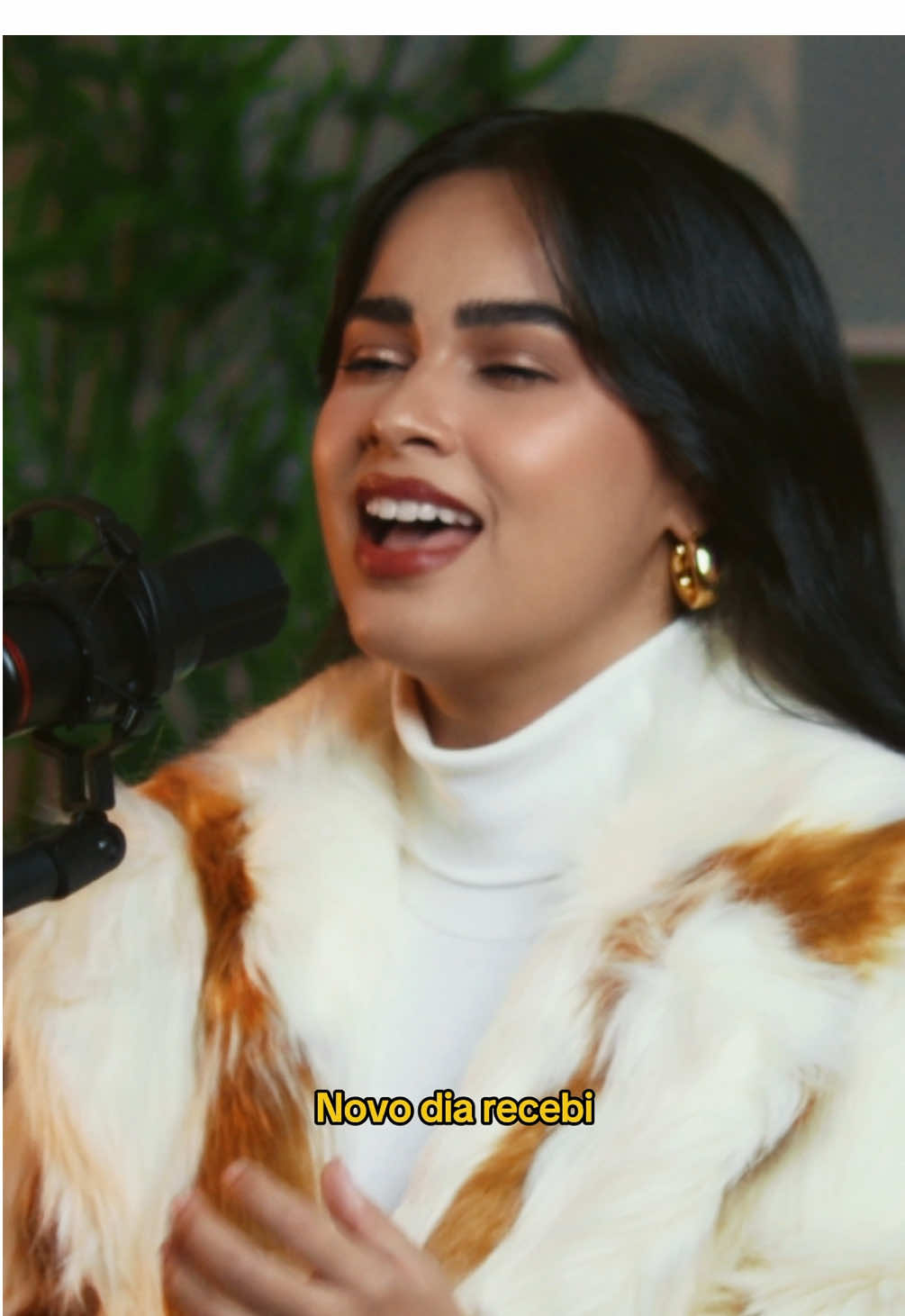 Um novo dia recebi… 🥹 Temos tantos motivos para sermos gratos a Deus! 🙌🏻 Assista esse vídeo completo no meu canal: “Manú Paiva - Um Novo Dia”  #tiktokcristao #gospel #cristao #cristaosnotiktok #louvor 