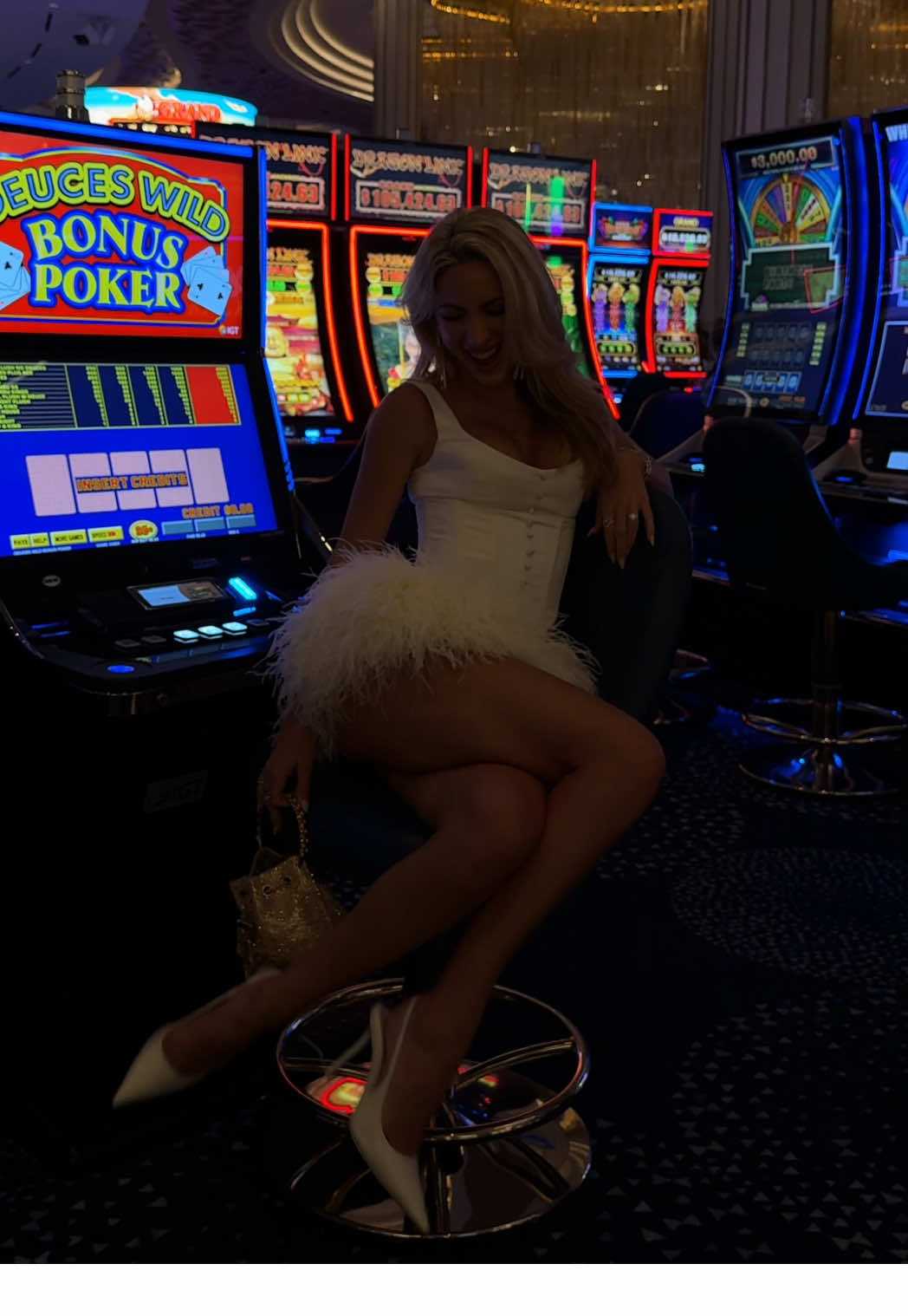 my favorite Vegas outfit 🎲🪽🤍 #vegasbachelorette #vegas 