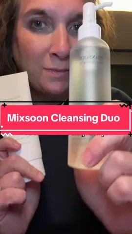Finally found a cleanser that actually clears blackheads and leaves my skin glowing. 💦 The Mixsoon Double Cleansing Duo is 15% off right now — obsessed with how soft my face feels after using it 