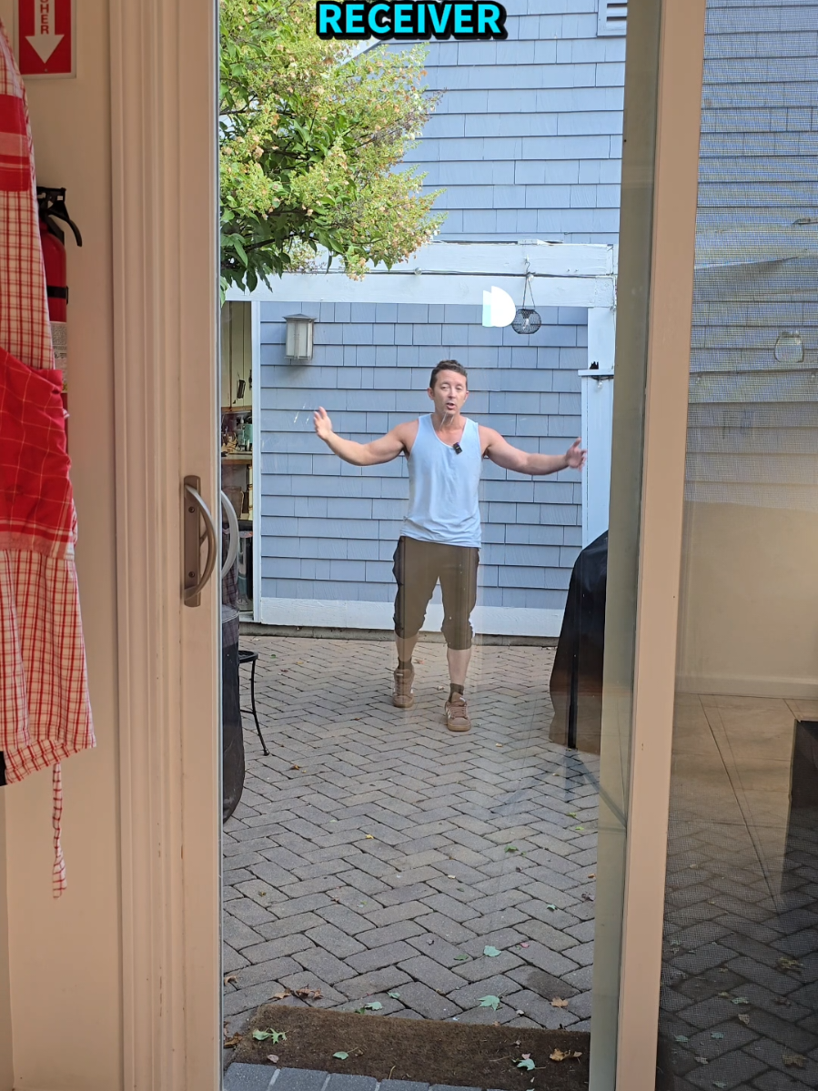 good audio, picture, lighting...in that order...if the video has crap audio you dont want to listen right?? even with bad lighting a good video can be proped up and saved by the audio!! let thay sink in! . . #neewer #Tech #contentcreator #essentials @neewerofficial 