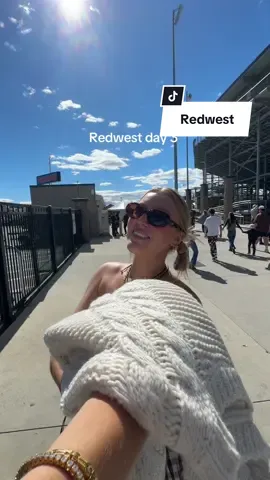 The best day!! The slugs a little longer because I couldn’t resist taking 1 million videos there #redwestvlog #festivalvlog #countrymusicfest @RedWest Country Festival @Jonah @Noah Kahan @Red Clay Strays @buffalotrafficjam #musicfest ##hayhay