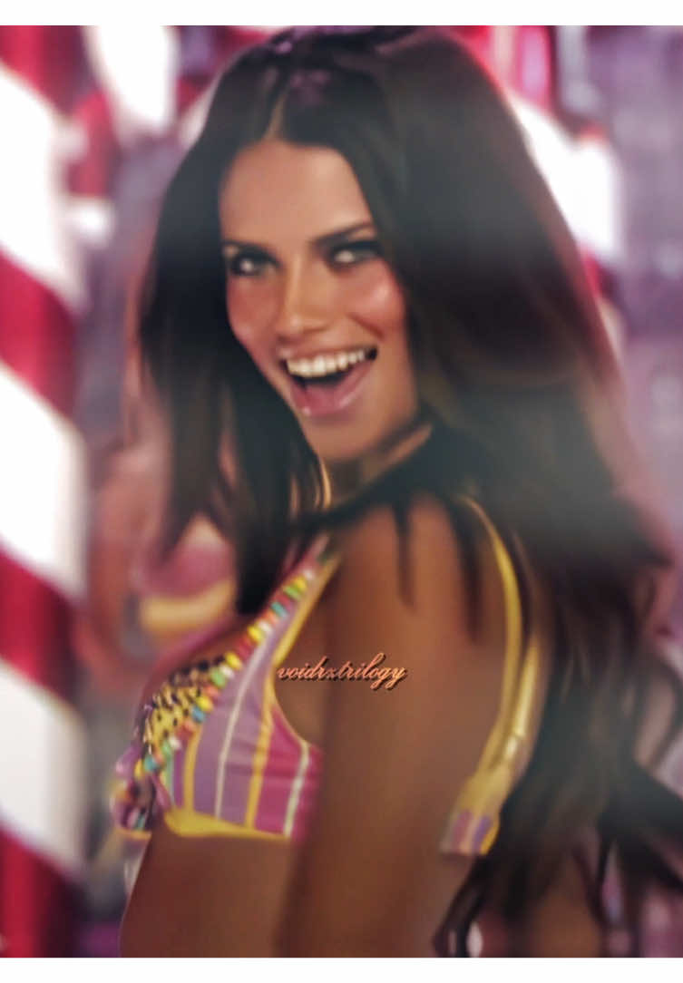 nossa queen! #adrianalima #desfile #victoriassecretfashionshow #aftereffects #adrianalimaedit 