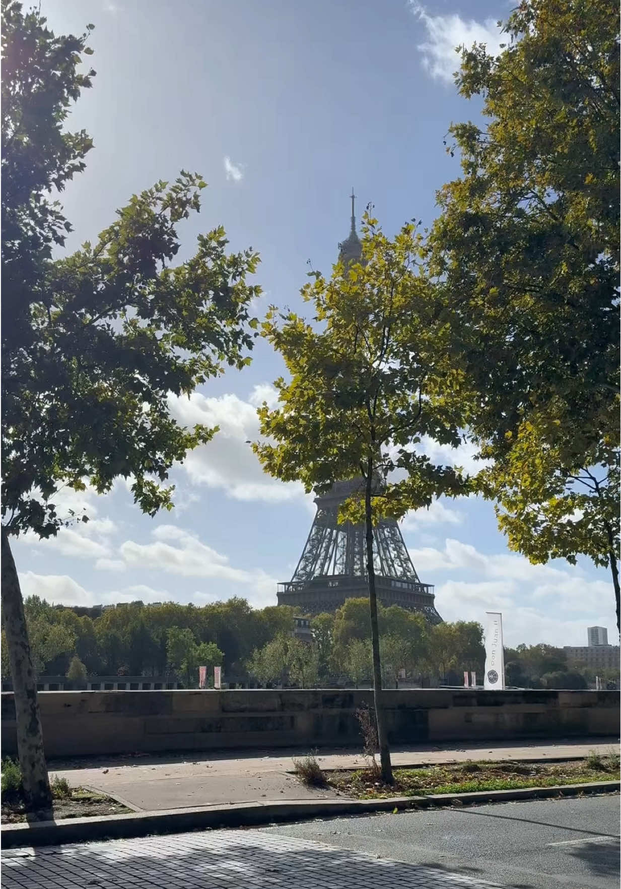 París Fashion Week ✨ nuevas experiencias, energía increíble y recuerdos para toda la vida. Si pudieras vivir una experiencia así en cualquier parte del mundo, ¿a dónde irías? 👇 #airbnbpartner @airbnb 