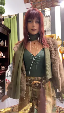 I love to explore #vintagefashion 