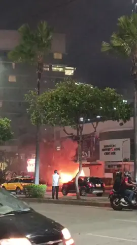 En Guayaquil Ecuador car explosion afuera del edificio Sheraton #cochebomba 
