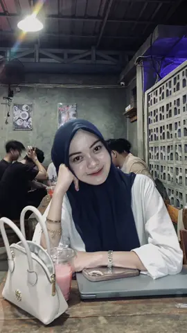 mata 12jam lebih depan laptop😞
