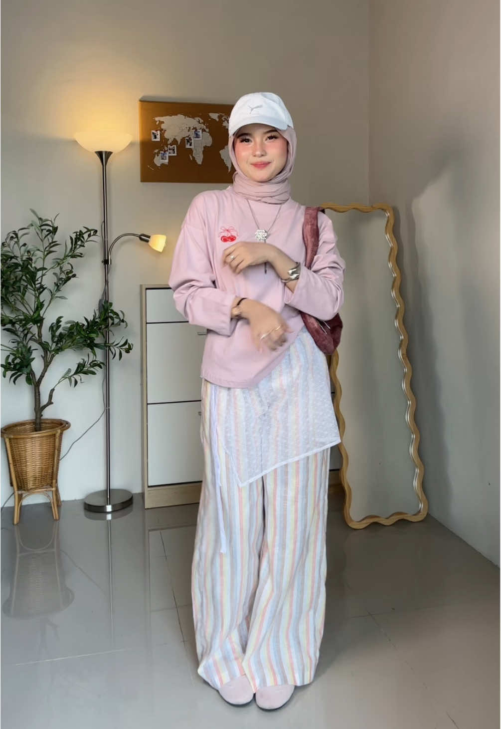 pink outfit🌷💗🍉🫧 bajunya yg wood cherry from @monicathelabel.shop 💗✨
