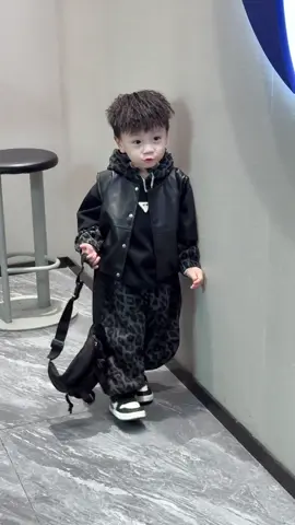 Mẹ được khen có Gu khi mặc đồ cho con chất như này 😎😎😎 #quanaotreem #quanaobetrai #setbetrai #phoidotrend #babyboy 