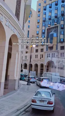 Video dg durasi terpanjang, deg2an banget sebentar lagi sampai di hotel Madinah. Ya Allah the first time, tak terbayangkan sebelumnya. Kelihatan payungnya sedikit aja udah bahagia gak terkira. 
