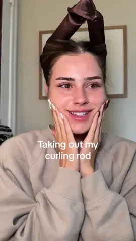 Taking out my heatless curl rod ✨😁 @@Kitschlove the jumbo rod over here 👏 ##heatlesscurls##heatlesscurlresults##kitsch##curlrod