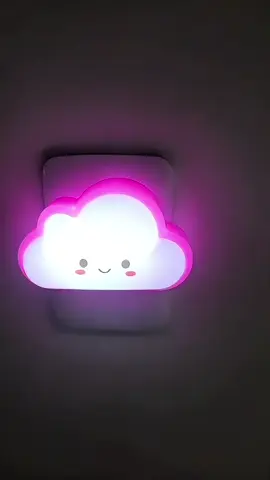 ☁✨ Um toque de magia que transforma o ambiente! A Luminária de Nuvem traz luz suave, conforto e um charme irresistível pra deixar seu cantinho ainda mais especial 💛 #LumináriaNuvem #DecoraçãoAconchegante #LuzSuave #DecorDosSonhos #CantinhoPerfeito