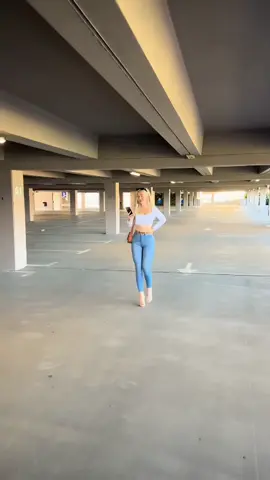 Seattle coffee & cozy vibes ☕️🌧 Perfect rainy day look. #Seattle #CoffeeTime #RainyDay #CozyVibes #PNW