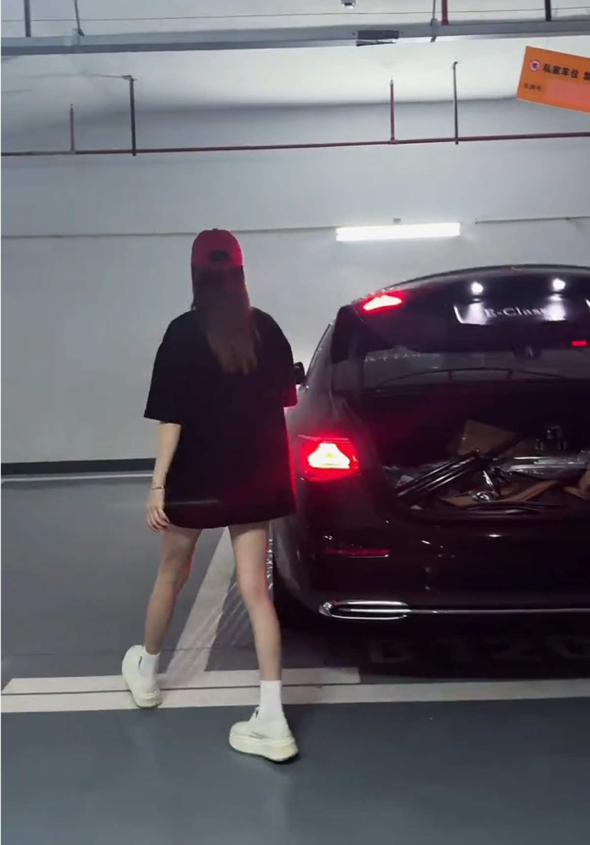 Mũ thể thao , giầy có ở giỏ hàng Mercedes-E300L #mycar #cars #shorts #sieumau #mercedes 