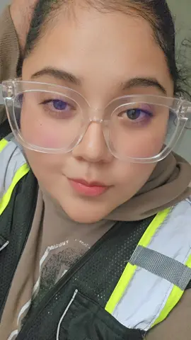 ahora estamos en la trabajacion en hora dela noche le dimos un cambio a nuestra rutina  buenas noches para los que estan durmiendo 