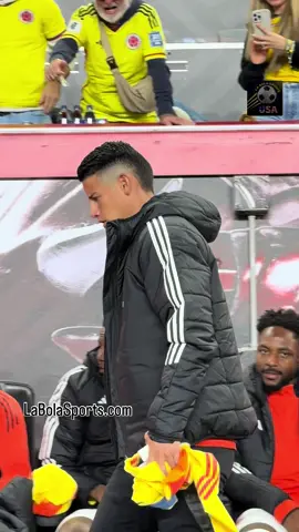 James en el banco, pero Richard Rios de titular. Ya se juega Colombia vs Canadá en el Sports Illustrated Stadium de New Jersey. Cobertura: La Bola Sports - USA  #colombia  #canada #jamesrodriguez