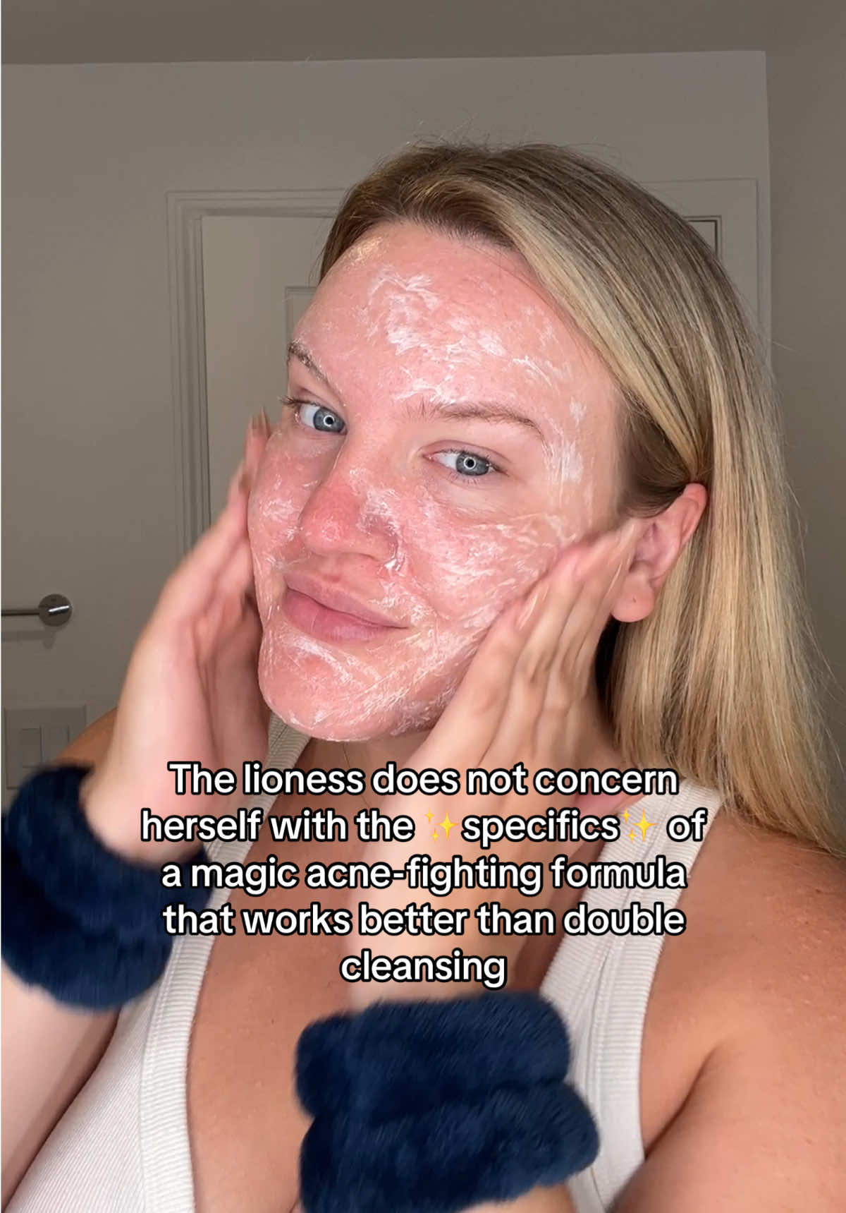 It’s not magic, it’s science 😉 Neverthelesd, a lioness trusts the experts to handle it (and we do) 💅🪄 #slmdskincare #acneskincare #acnetreatment #skintok #doublecleansing 