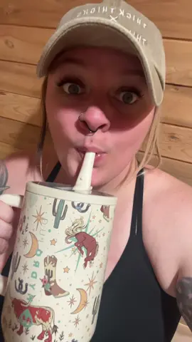 The usual Gym parking lot chats about silly nonsense! 🖤 It’s shoulder & leg day & my bread is proving at home! Wish me luck on the workout & the bread! 😅🖤🍞💪🏼 #hydrate #hydrojug #tiktokshopblackfriday #tiktokshopcreatorpicks #tiktokshopfalldealsforyou 