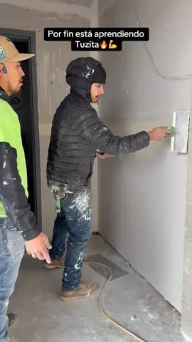 ✅🔥💪👌por fin esta aprendiendo a finishar Tuzita 🔥👌💪✅ #construction #drywall #drywallfinisher #foryoupage #viral 