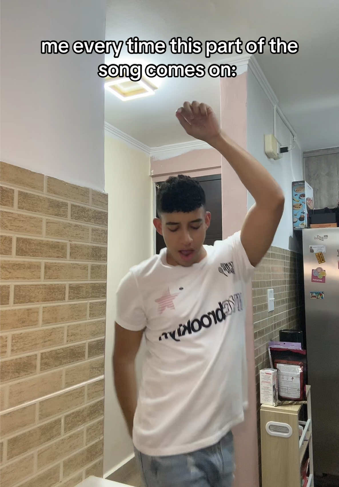 I can’t help it, it’s a habit #swifttok #taylorswift #swiftie 