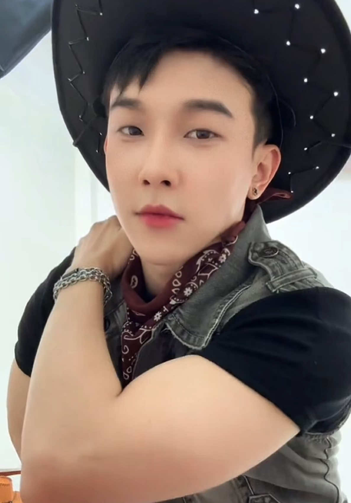 Giơ tay lênnn 🤠 #kaibie #CapCut 