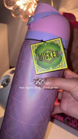 the most gorgeous cup @Owala you ate with this one 🫧 #wicked #glinda #owala 